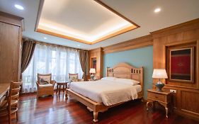 Rich Garden House Hotel